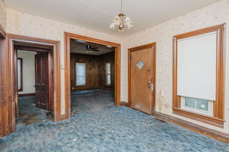 319 W 6th St, Newton, KS 67114