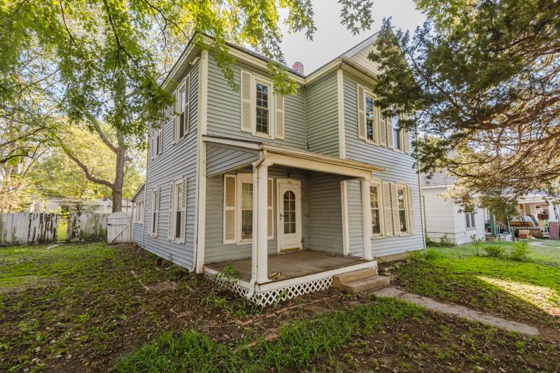 319 W 6th St, Newton, KS 67114