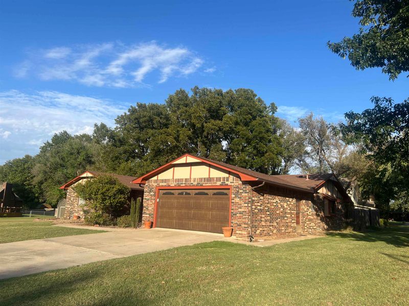 2308 Estates Dr, Arkansas City, KS 67005