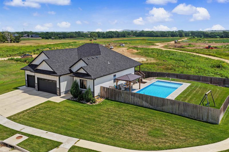 2125 Huntwood Dr, Salina, KS 67401