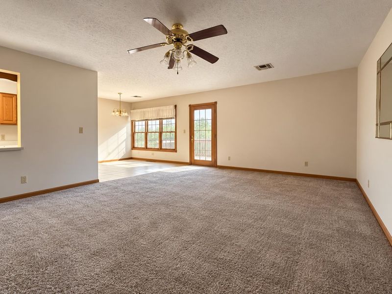 1016 Eastgate Dr, Salina, KS 67401