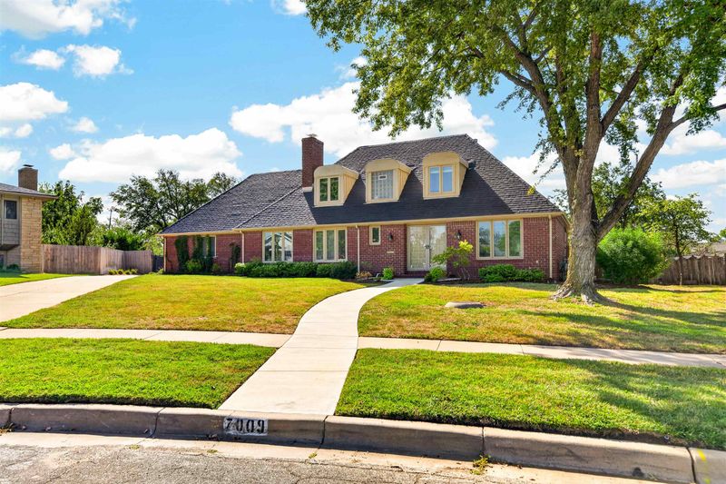 7009 E Stonegate St, Wichita, KS 67206