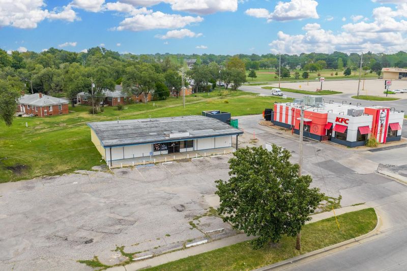 6310 E Harry St, Wichita, KS 67207