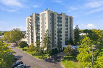 5051 E Lincoln St Apt 8f, Wichita, KS 67218