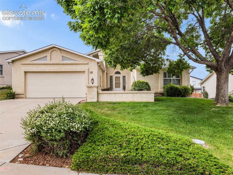 10 Brave Eagle Ct, Pueblo, CO 81001