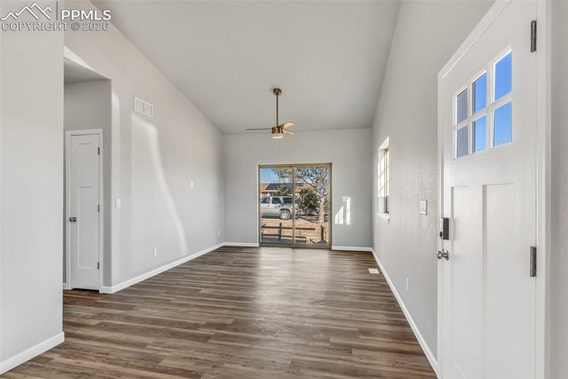 10 Heatherwood Ln, Pueblo, CO 81008
