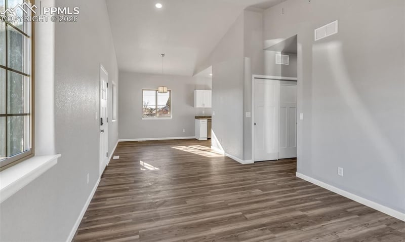 10 Heatherwood Ln, Pueblo, CO 81008