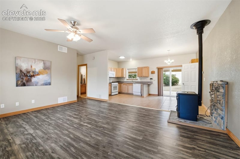 1008 E Kirkwood Dr, Pueblo, CO 81007