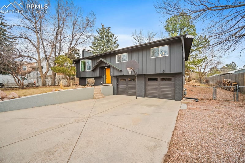 1009 Panorama Dr, Colorado Springs, CO 80904