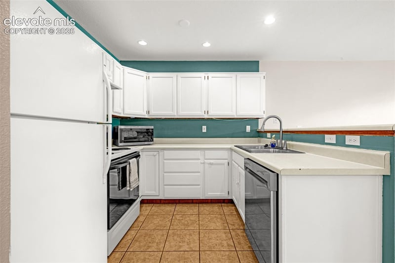1010 Grinde Dr, Fountain, CO 80817