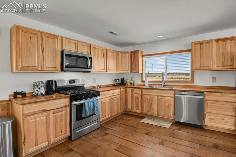 1053 Will Scarlet Dr, Divide, CO 80814