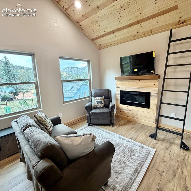 10580 Illinois Ave, Green Mountain Falls, CO 80819