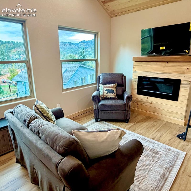 10580 Illinois Ave, Green Mountain Falls, CO 80819
