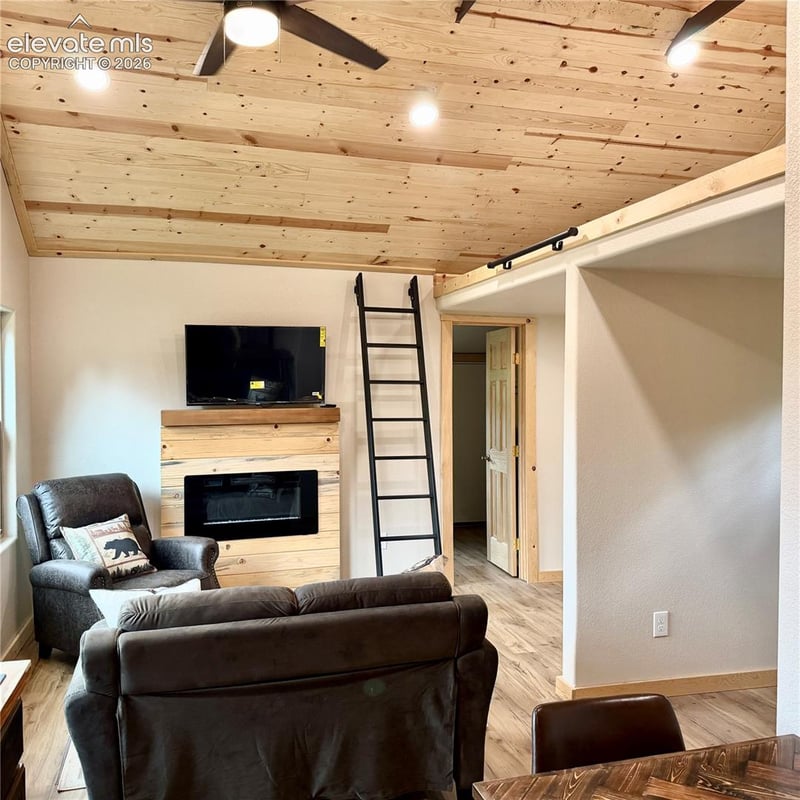 10580 Illinois Ave, Green Mountain Falls, CO 80819
