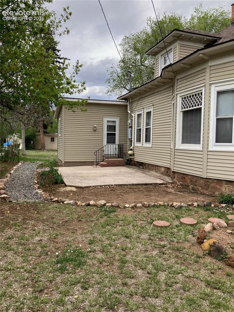 106 W Cheyenne Rd, Colorado Springs, CO 80906