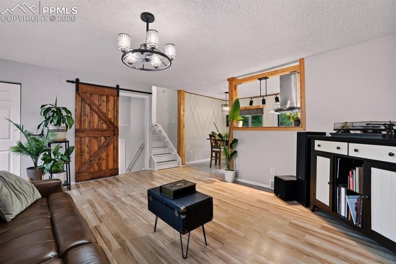 1065 N 19th St, Colorado Springs, CO 80904