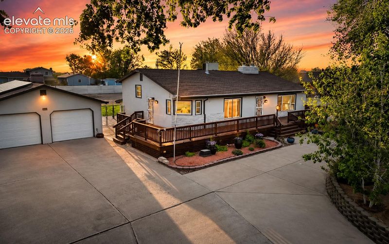 1069 Meadow Ln, Pueblo, CO 81006