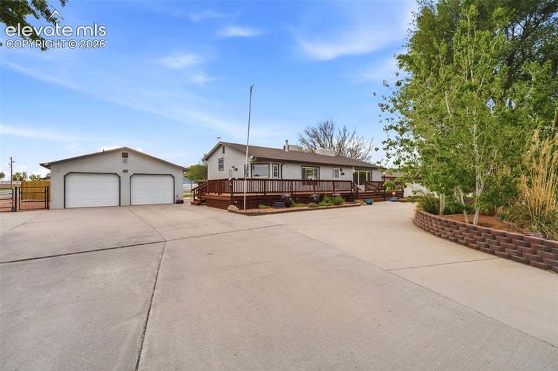 1069 Meadow Ln, Pueblo, CO 81006