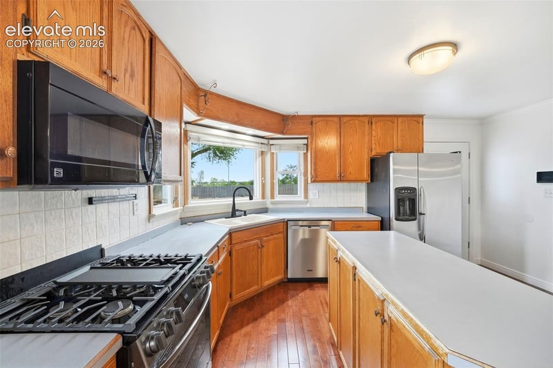 1069 Meadow Ln, Pueblo, CO 81006