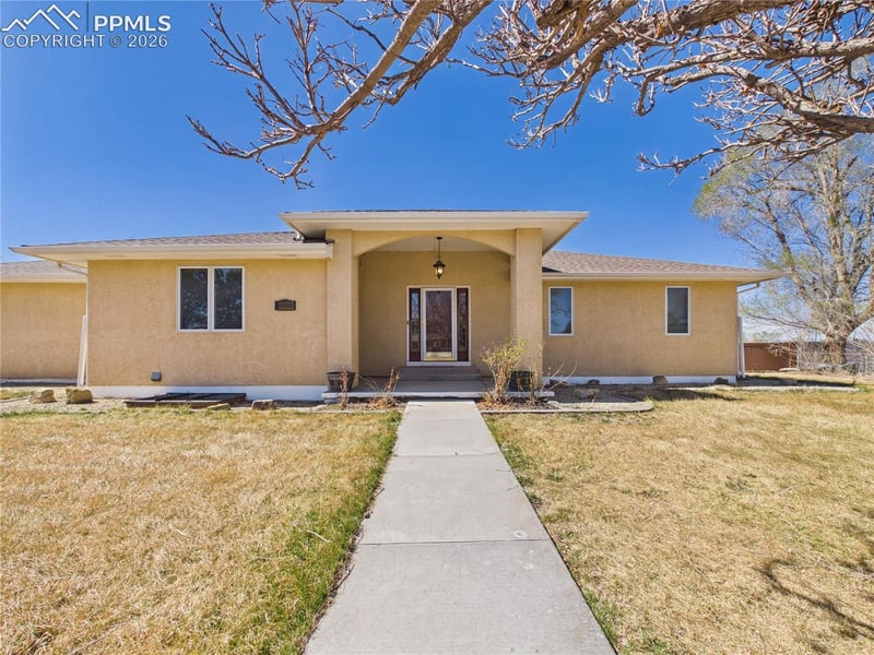 1079 Lynn Dr, Pueblo, CO 81006