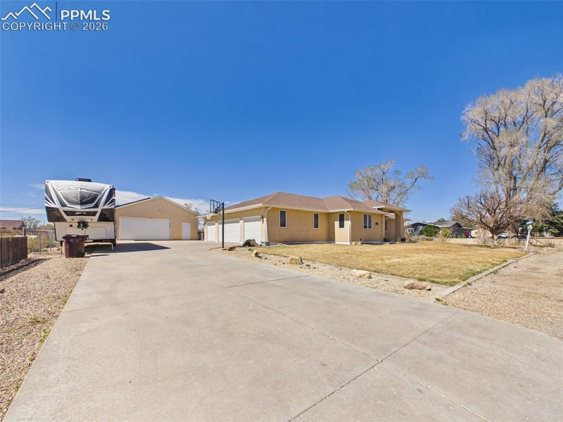 1079 Lynn Dr, Pueblo, CO 81006