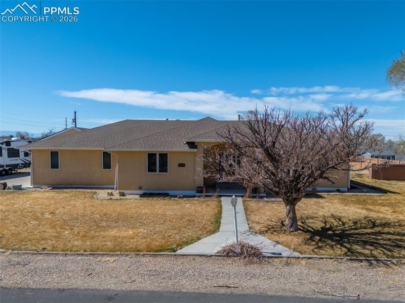 1079 Lynn Dr, Pueblo, CO 81006