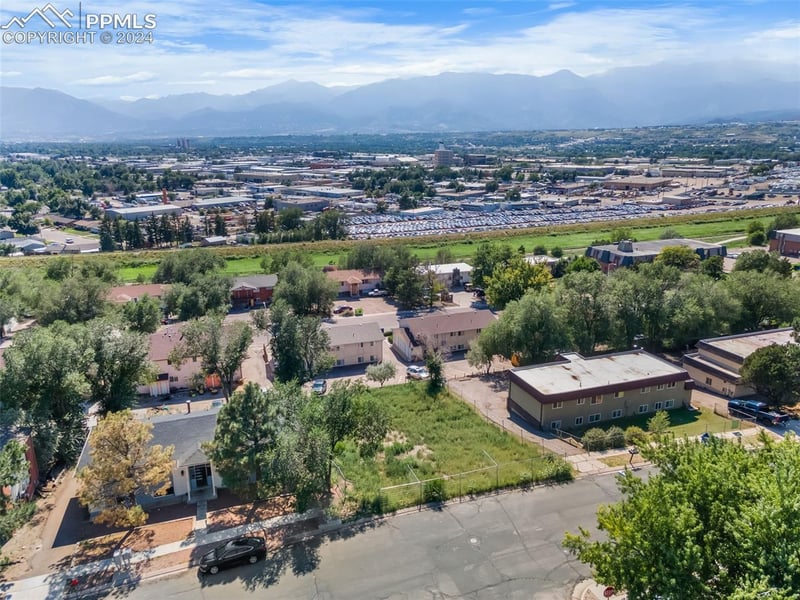 1085 Magnolia St, Colorado Springs, CO 80907