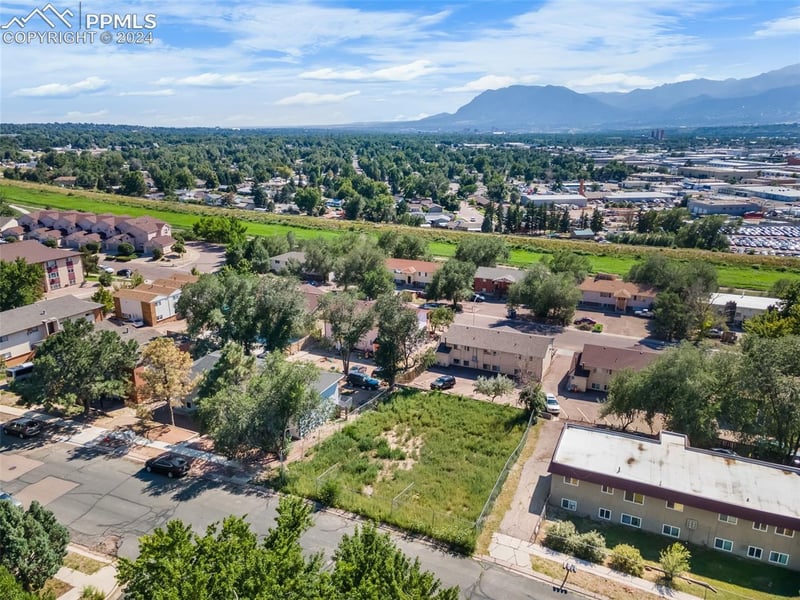 1085 Magnolia St, Colorado Springs, CO 80907