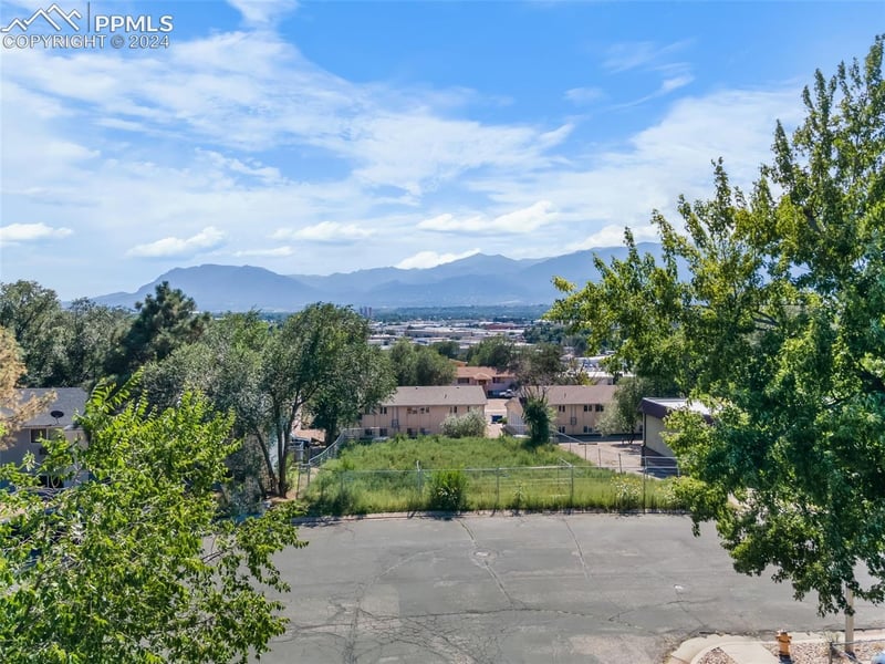 1085 Magnolia St, Colorado Springs, CO 80907