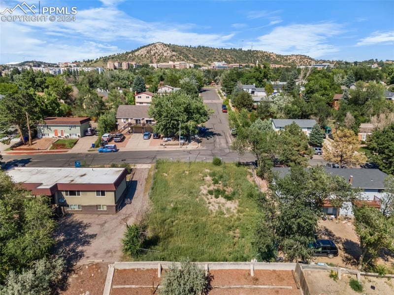 1085 Magnolia St, Colorado Springs, CO 80907