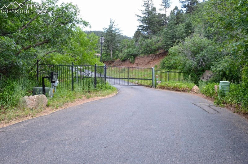 1096 Laguna Point, Manitou Springs, CO 80829