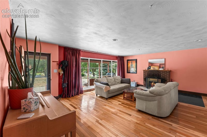 11 Oak Pl, Manitou Springs, CO 80829