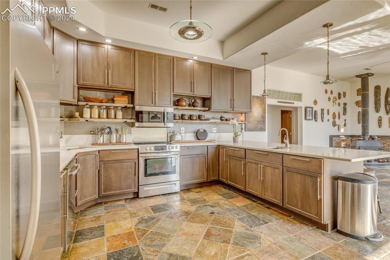 11150 W Highway 24, Crystola, CO 80819