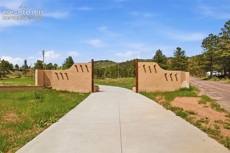 11155 3rd Ave, Woodland Park, CO 80863