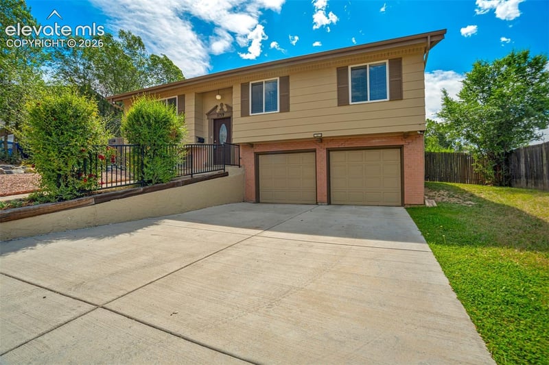 1139 Server Dr, Colorado Springs, CO 80910