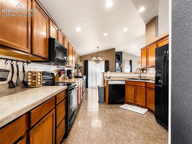 1140 W Shenandoah Dr, Pueblo, CO 81007