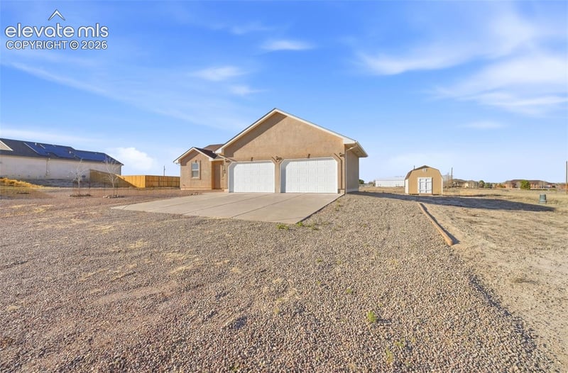 1169 E Canary Dr, Pueblo, CO 81007