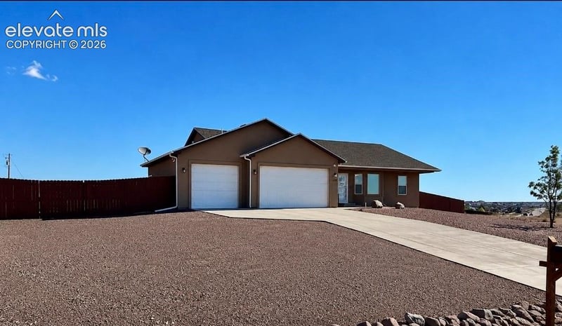 1193 E Gunpowder Ln, Pueblo, CO 81007