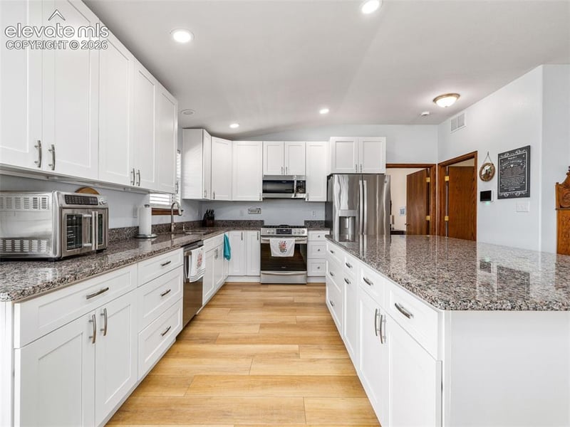 1195 S Los Charros Dr, Pueblo, CO 81007