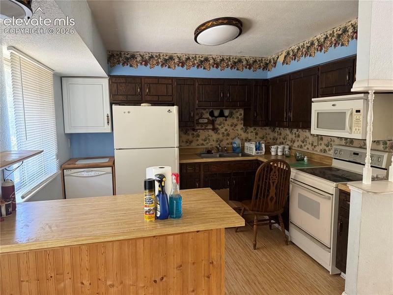 1221 Hathaway Dr, Colorado Springs, CO 80915