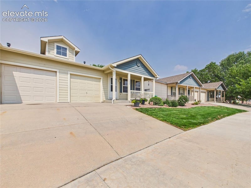 1225 Silver Hawk Ct, Pueblo, CO 81008