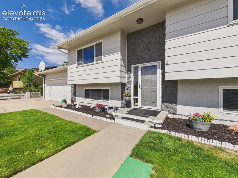 1256 20 1/2 Ln, Pueblo, CO 81006
