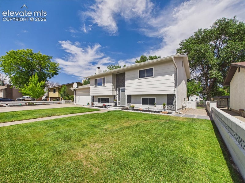 1256 20 1/2 Ln, Pueblo, CO 81006