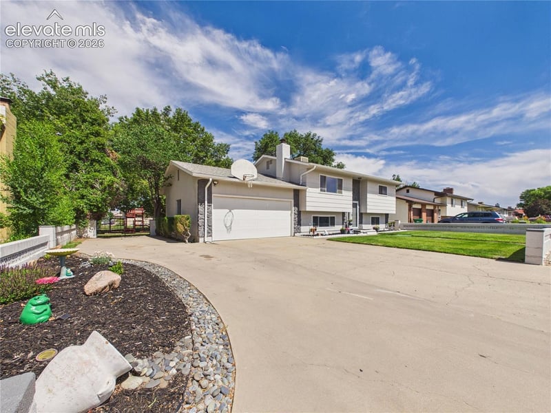 1256 20 1/2 Ln, Pueblo, CO 81006
