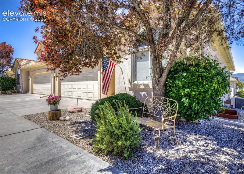 126 Luxury Ln, Colorado Springs, CO 80921