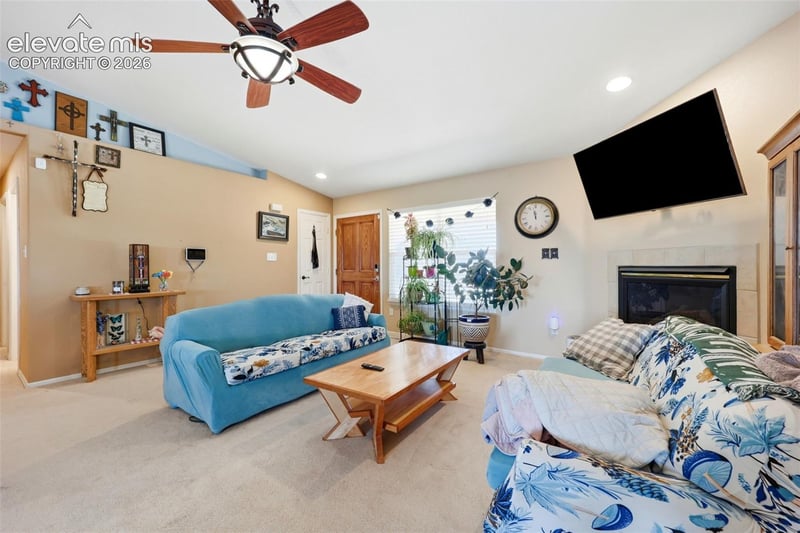 1286 N Ladonia Dr, Pueblo, CO 81007