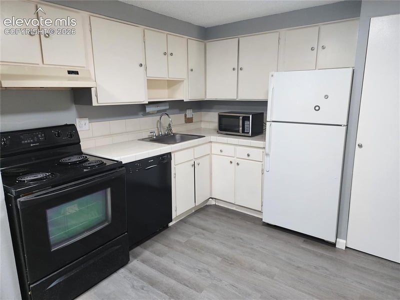 1306 S Parker Rd #162, Denver, CO 80231