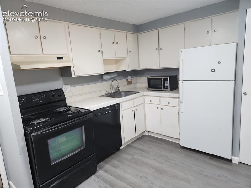 1306 S Parker Rd #162, Denver, CO 80231