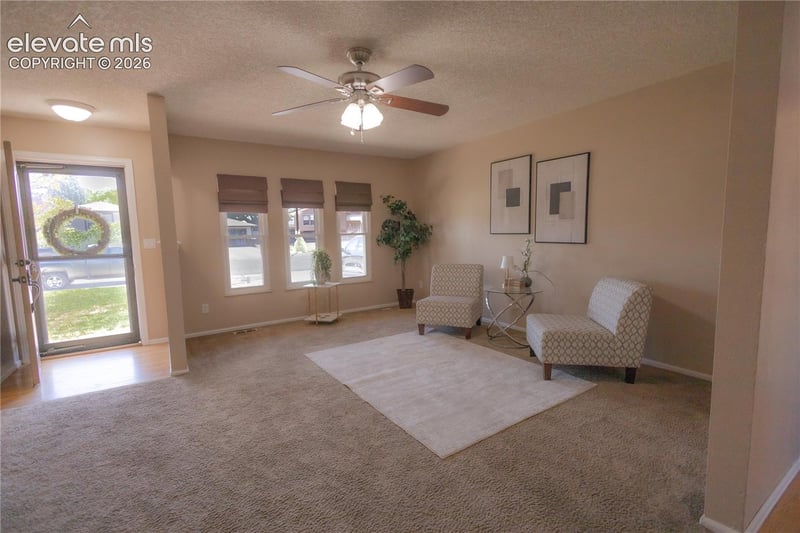 1309 Kingsroyal Blvd, Pueblo, CO 81005