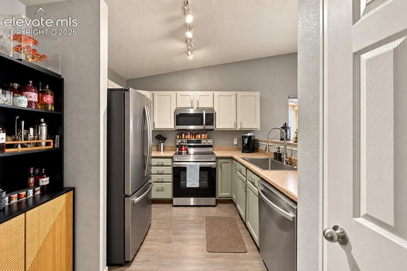 1324 Silver Hawk Ct, Pueblo, CO 81008